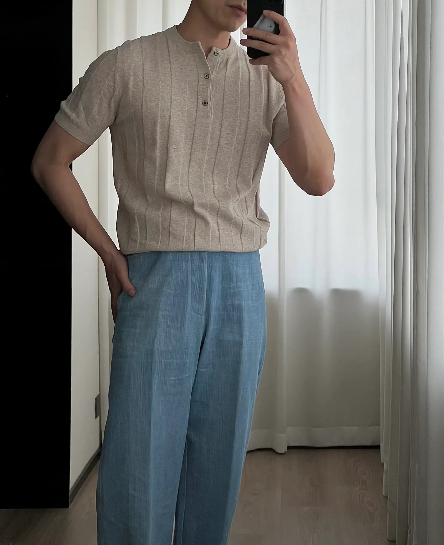 [Upper Body Picture] Brunello Cucinelli Henley Collar Knitted Short Sleeves (Apricot)